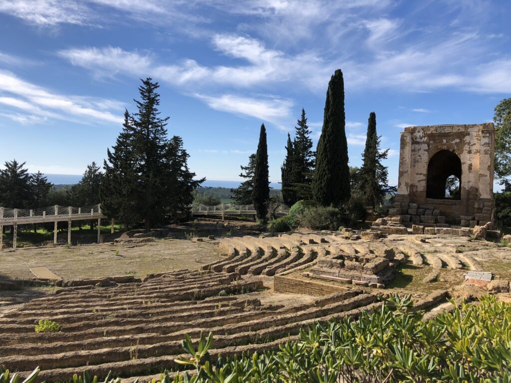 Ekklesiasterion davanti al museo di Agrigento